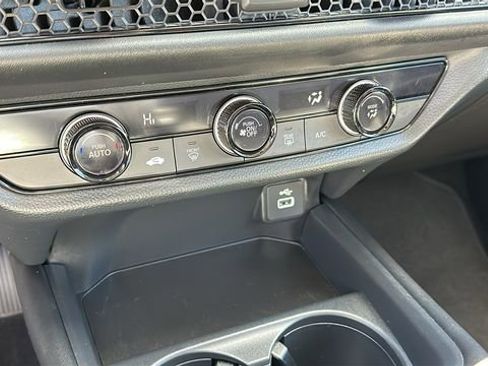 Used 2023 Honda HR-V LX image 16