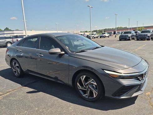 Used 2024 Hyundai Elantra Limited FWD image 2
