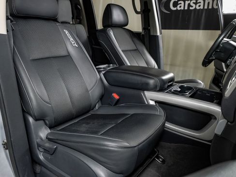 Used 2019 Nissan Titan PRO-4X image 30