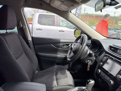 Used 2018 Nissan Rogue S image 11