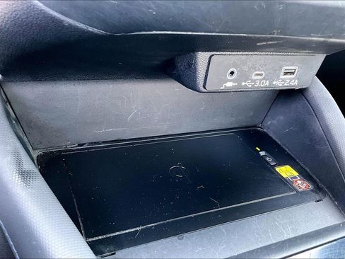 Used 2025 Subaru Forester Premium image 32