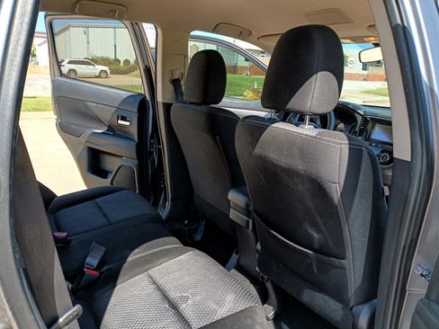 Used 2018 Mitsubishi Outlander ES image 14