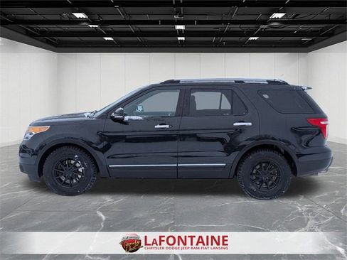 Used 2013 Ford Explorer XLT image 2