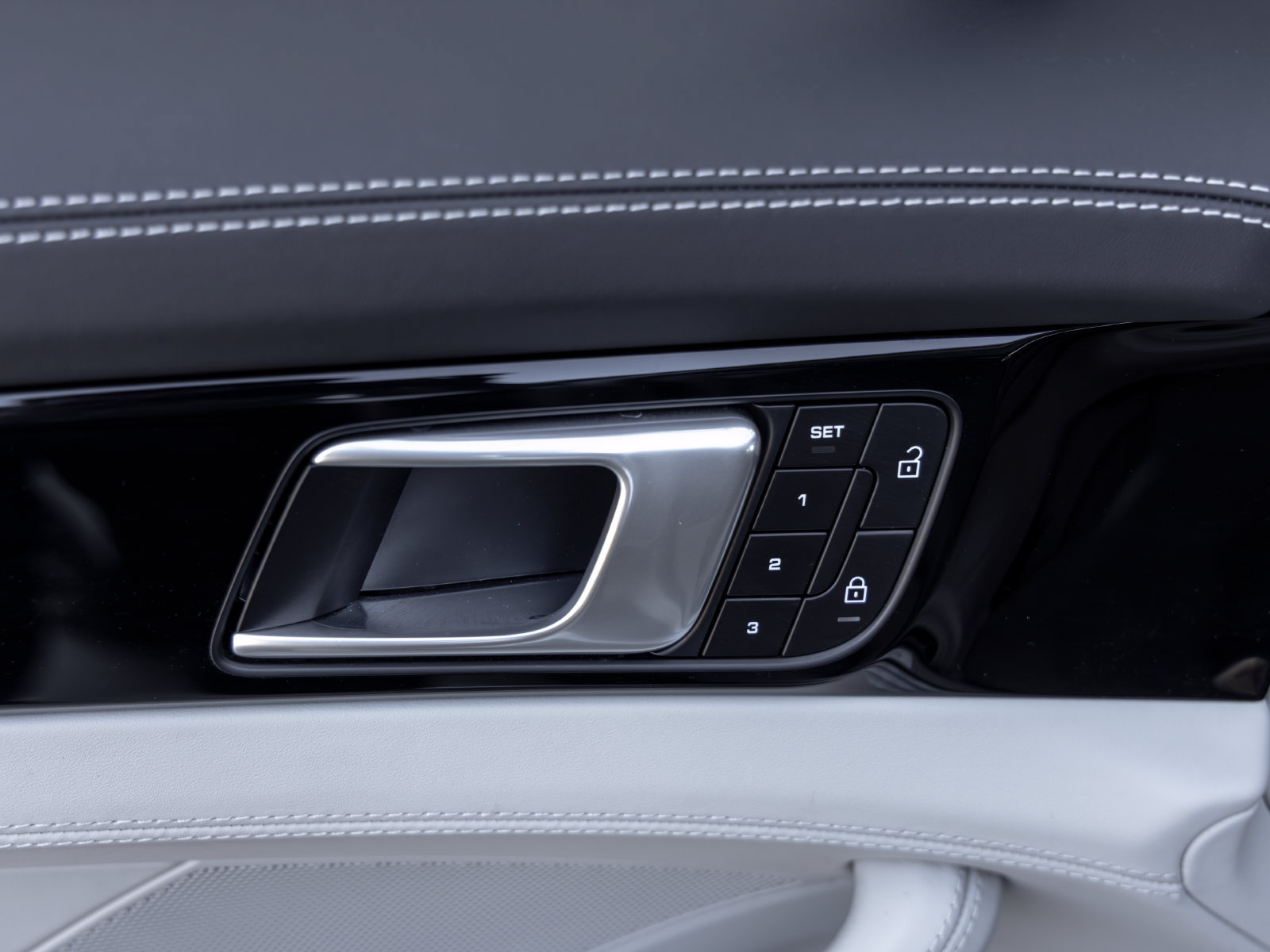 Certified 2022 Porsche Panamera 4S AWD/4WD image 22