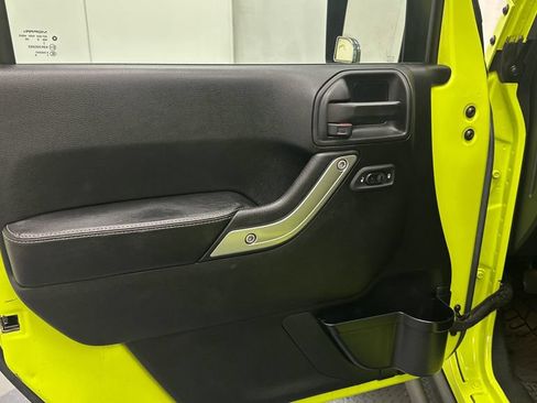 Used 2016 Jeep Wrangler Unlimited Rubicon AWD/4WD image 17