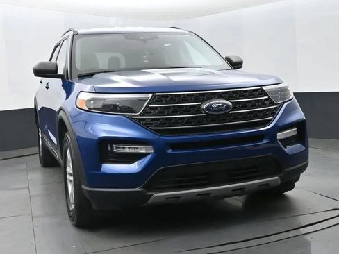 Used 2023 Ford Explorer XLT w/ Equipment Group 202A AWD/4WD image 3
