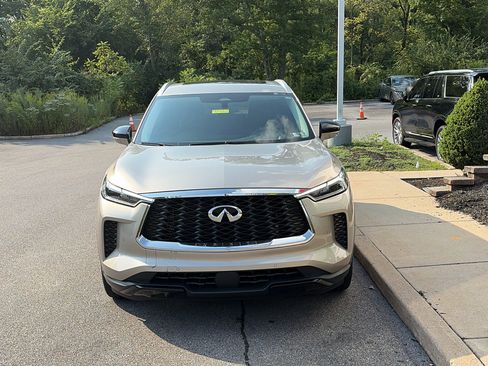 Used 2024 INFINITI QX60 Luxe w/ Vision Package AWD/4WD image 2