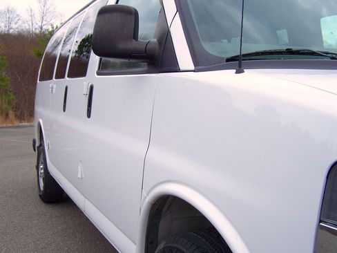 Used 2017 Chevrolet Express 2500 LT w/ LT Preferred Equipment Group image 24