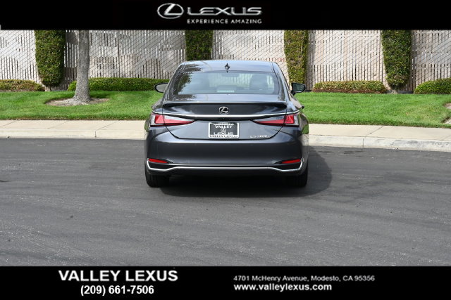 Used 2025 Lexus ES 300h w/ Premium Package FWD image 5