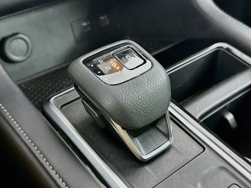 Used 2025 Nissan Pathfinder SV FWD image 24
