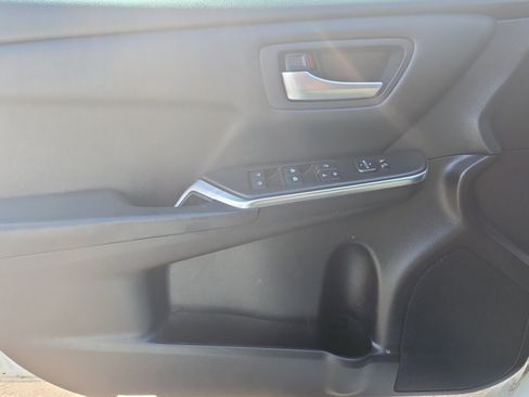 Used 2017 Toyota Camry SE FWD image 9