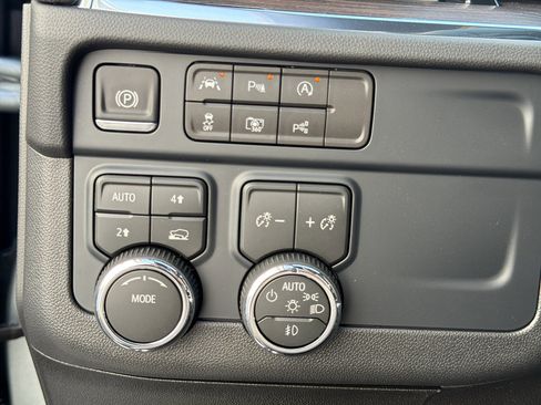 New 2026 Chevrolet Suburban Premier image 13