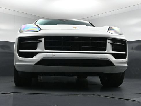 Used 2024 Porsche Cayenne S AWD/4WD image 29