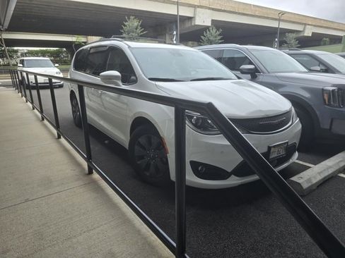 Used 2020 Chrysler Pacifica Limited w/ Quick Oder Package 2EV RED-S image 2