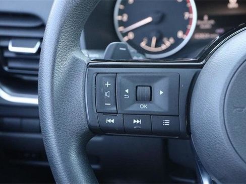 Used 2021 Nissan Rogue SV image 11