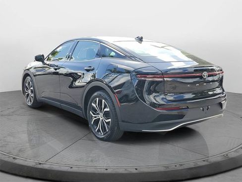 Used 2023 Toyota Crown Limited image 4