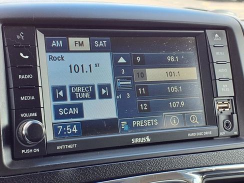 Used 2012 Chrysler Town & Country Touring-L w/ Driver Convenience Group image 13