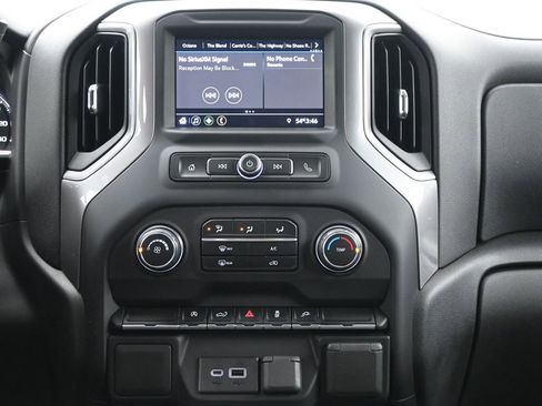 Used 2021 Chevrolet Silverado 1500 Custom image 18