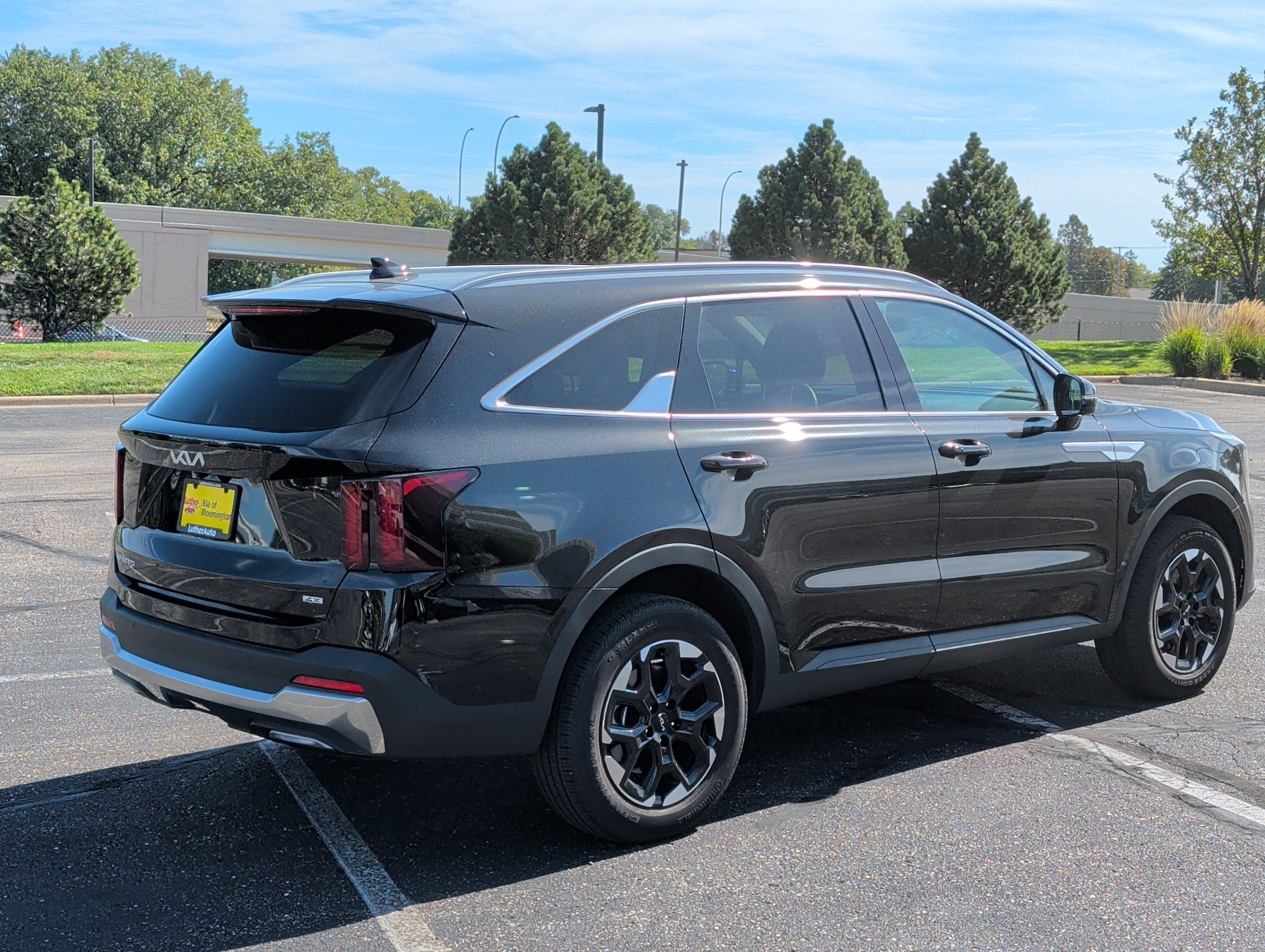 Certified 2025 Kia Sorento S w/ Panoramic Sunroof Package AWD/4WD image 4