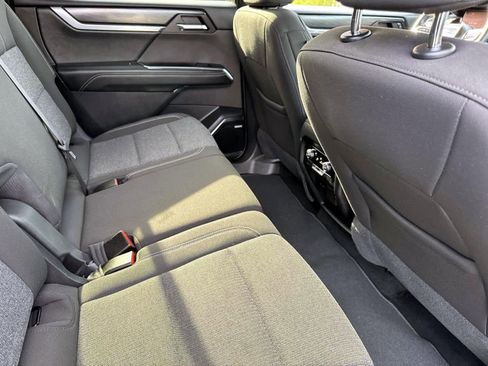 Used 2025 GMC Acadia Elevation image 12