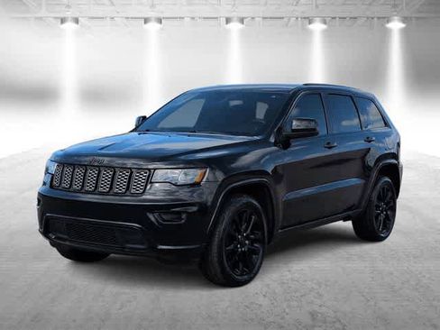 Used 2019 Jeep Grand Cherokee Altitude AWD/4WD image 4