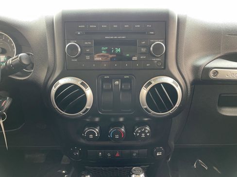 Used 2015 Jeep Wrangler Sahara AWD/4WD image 22