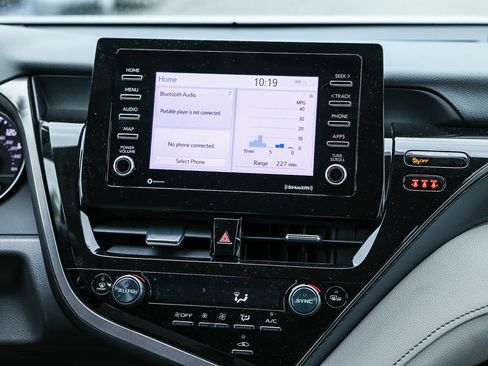 Used 2024 Toyota Camry SE image 18