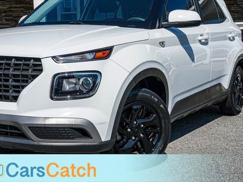 Used 2022 Hyundai Venue SE FWD image 5