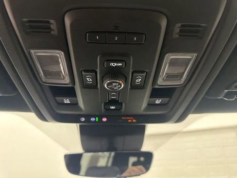 Used 2024 Chevrolet Suburban High Country AWD/4WD image 23