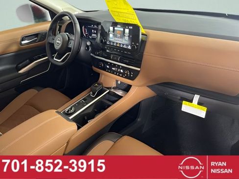 New 2025 Nissan Pathfinder Platinum image 42