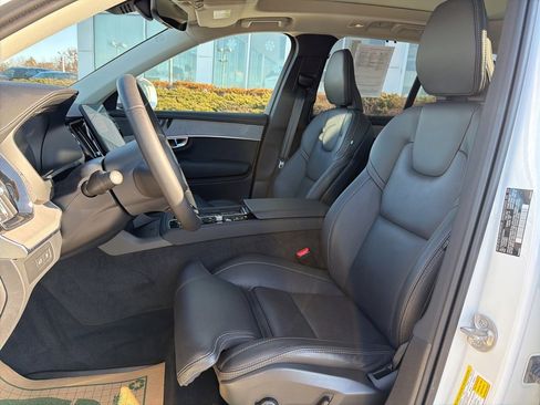 Certified 2025 Volvo XC90 T8 Ultra w/ Protection Package Premier image 14