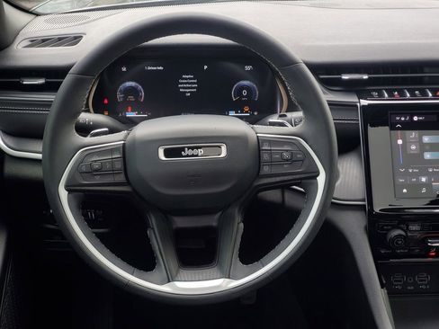 Used 2024 Jeep Grand Cherokee Altitude image 32