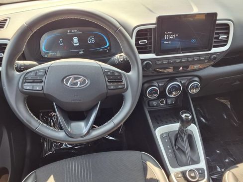Certified 2025 Hyundai Venue Limited FWD image 10