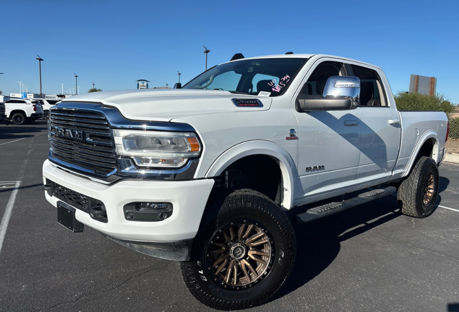 Used 2023 RAM 2500 Laramie AWD/4WD image 1