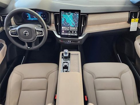 New 2026 Volvo XC90 B6 Plus w/ Protection Package Premier image 4