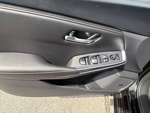 Used 2023 Nissan Sentra SR w/ SR Premium Package FWD image 15