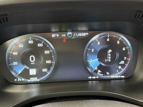 Used 2021 Volvo XC60 T5 Momentum image 42