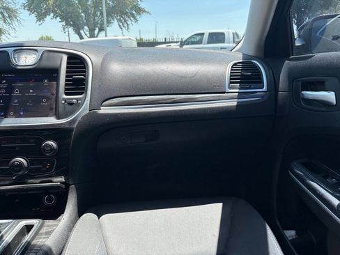 Used 2021 Chrysler 300 Touring w/ Sport Appearance Package RWD image 9