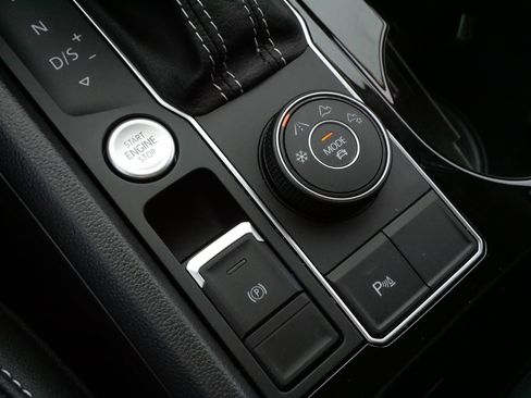 Certified 2023 Volkswagen Atlas SE image 27