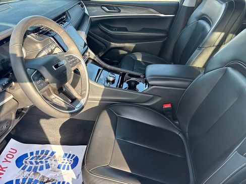 Used 2023 Jeep Grand Cherokee Limited image 16