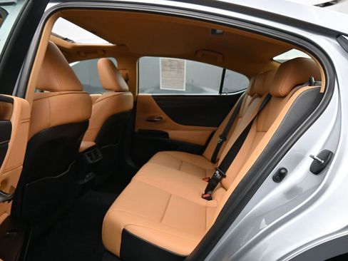 Used 2024 Lexus ES 350 w/ Premium Package image 19