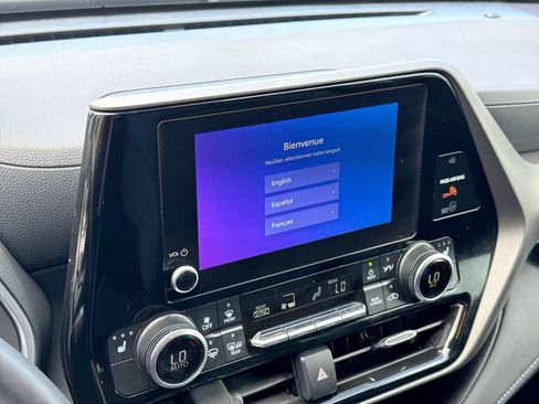 Used 2025 Toyota Highlander XLE FWD image 35
