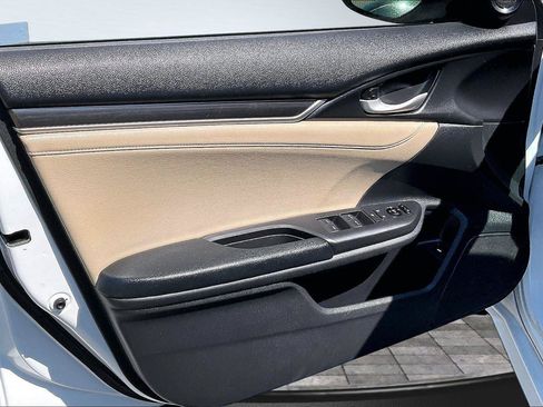 Used 2019 Honda Civic Touring image 23