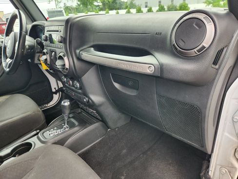 Used 2017 Jeep Wrangler Unlimited Sport w/ Quick Order Package 24S AWD/4WD image 38