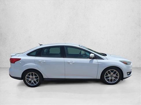 Used 2015 Ford Focus SE w/ Equipment Group 201A FWD image 4