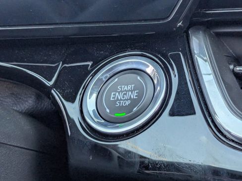 Used 2025 Chevrolet Trax RS w/ Driver Confidence Package image 32