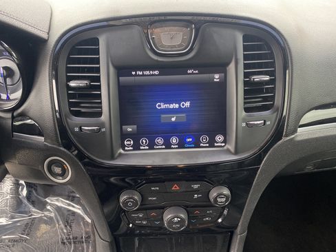 Used 2019 Chrysler 300 S RWD image 13