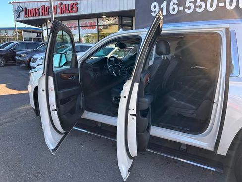 Used 2015 Cadillac Escalade ESV Premium RWD image 13