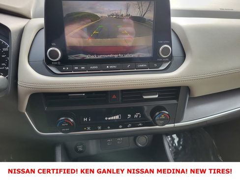 Certified 2025 Nissan Rogue SV image 28