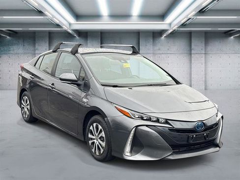 Used 2021 Toyota Prius Prime XLE image 3
